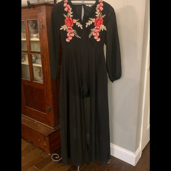 entro Dresses & Skirts - Entro Black Embroider Dress Short Romper sz Small